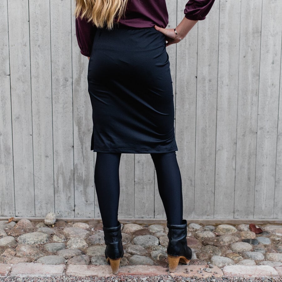 Scarlet short skirt - black  