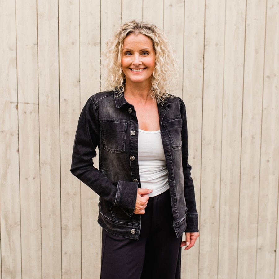 Ebba jeans jacket - washed black