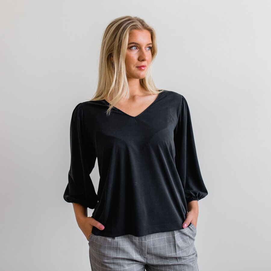 Line blouse - black