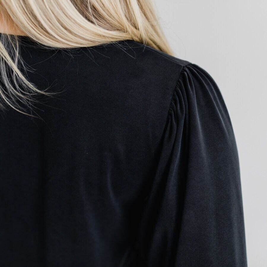 Line blouse - black