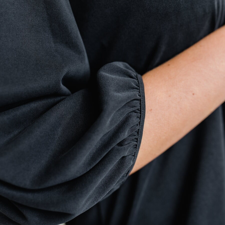 Line blouse - black