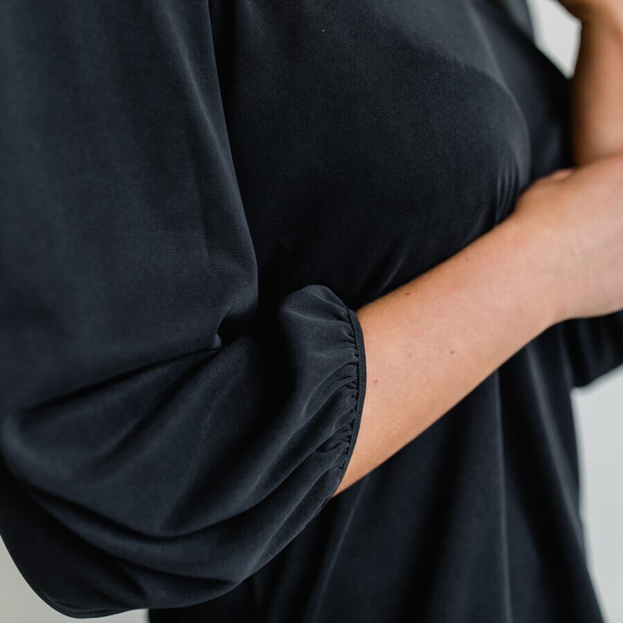 Line blouse - black